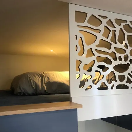 Appartement Studio Avec Mezzanine, à Côté Du Gros Horloge *